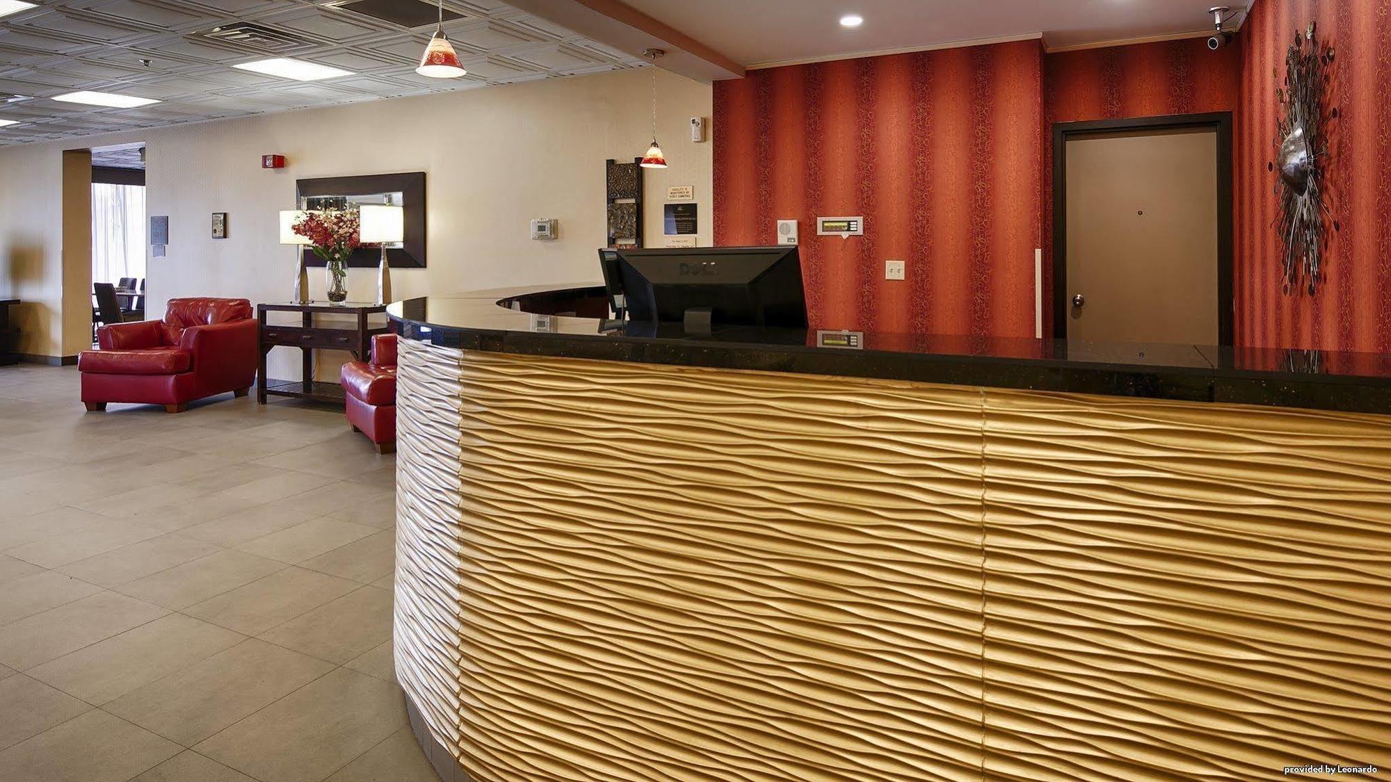Quality Inn & Suites Charleston - Civic Center Bagian luar foto