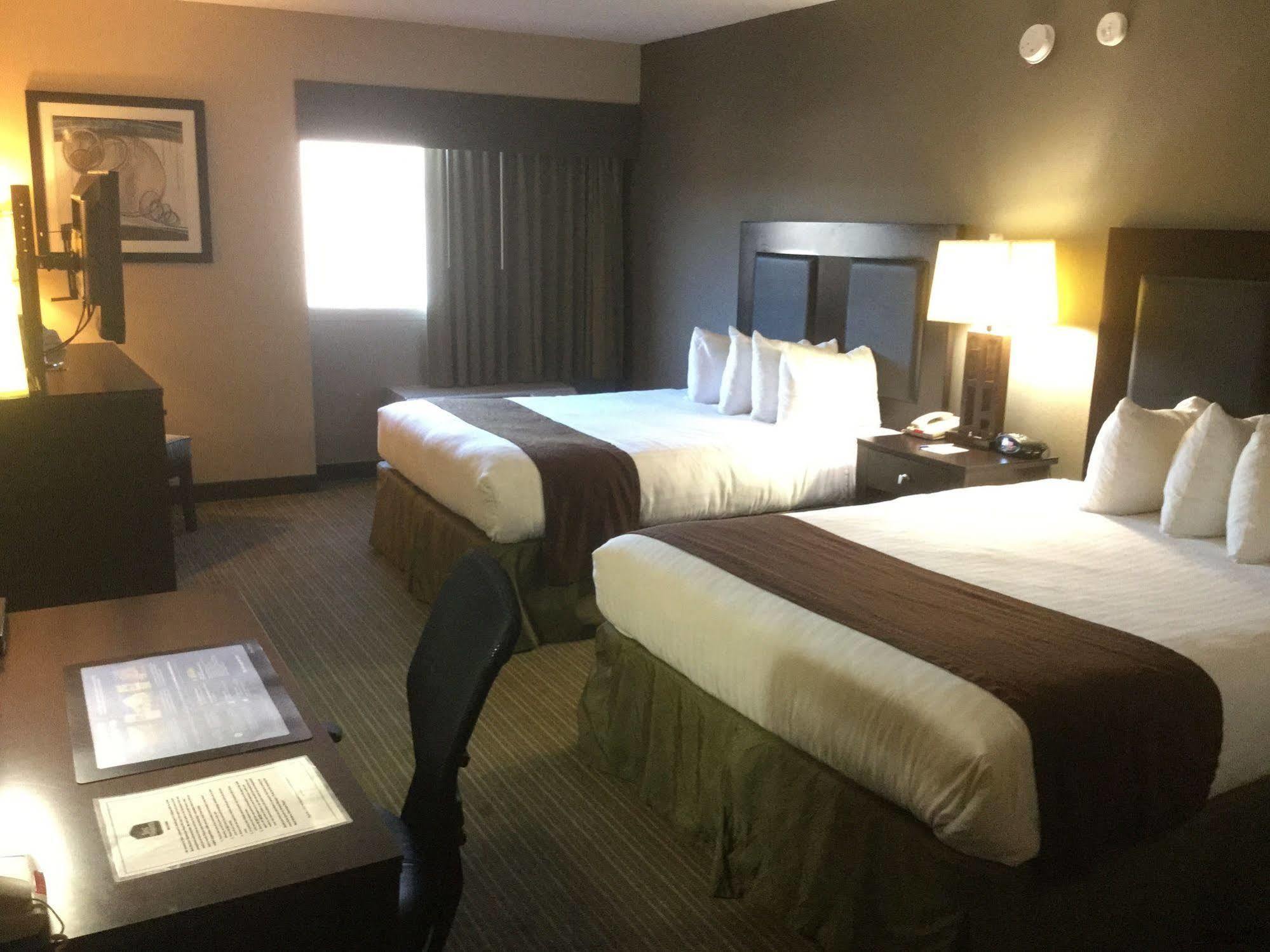 Quality Inn & Suites Charleston - Civic Center Bagian luar foto