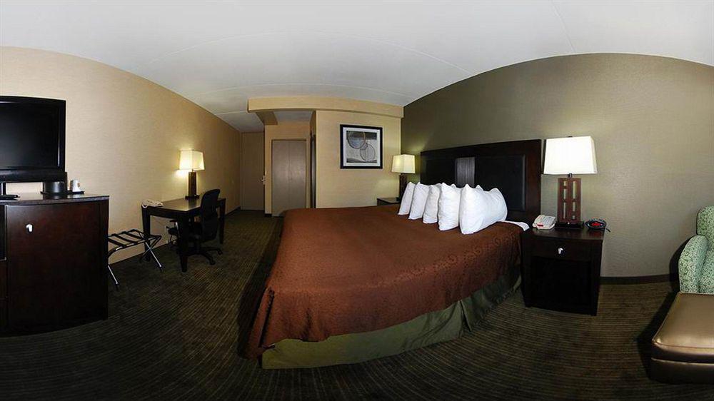 Quality Inn & Suites Charleston - Civic Center Bagian luar foto